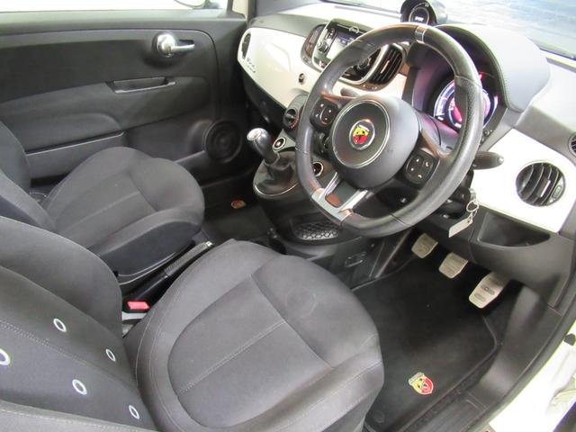 アバルト595　ベースグレード