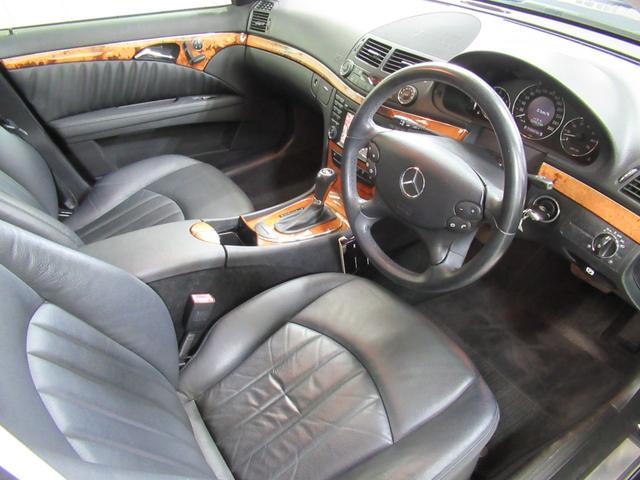 メルセデスベンツ　E300ステーションワゴン