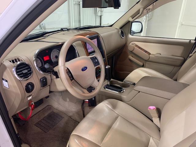 フォード　エクスプローラー　エディバウアー