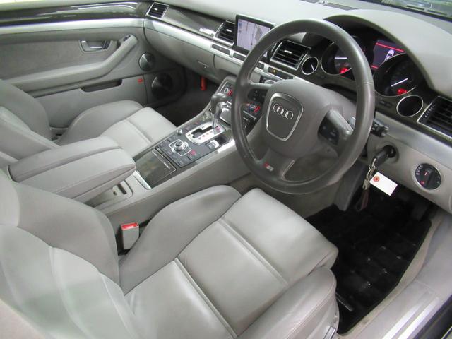 アウディ　Ｓ8　ベースグレード