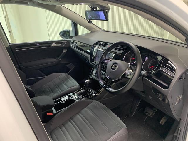 フォルクスワーゲン　ゴルフトゥーランTSIハイライン