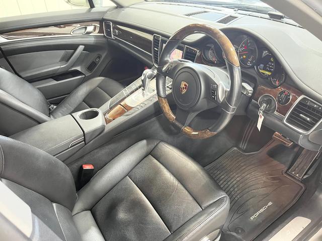 ポルシェ　パナメーラ　3.6　パナメーラ4