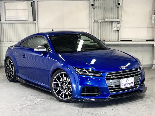 アウディTTSクーペ　ベースグレード