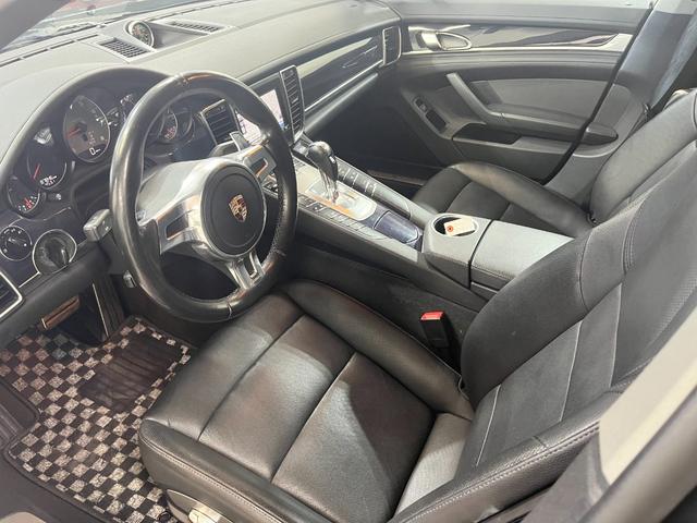 ポルシェ　パナメーラ　4S