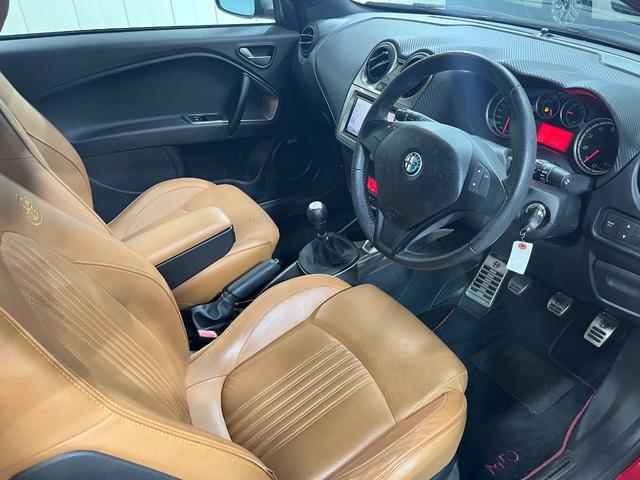 アルファロメオ　ミト　クアドリフォリオ　ヴェルデ