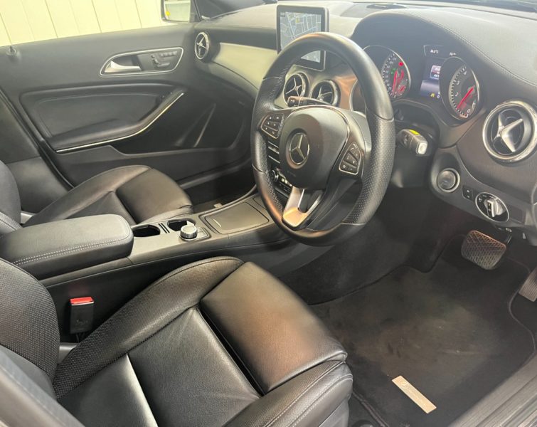 メルセデス・ベンツ　GLA250　4マチック　オフロード