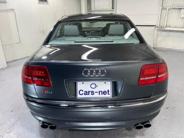 アウディ　S8　