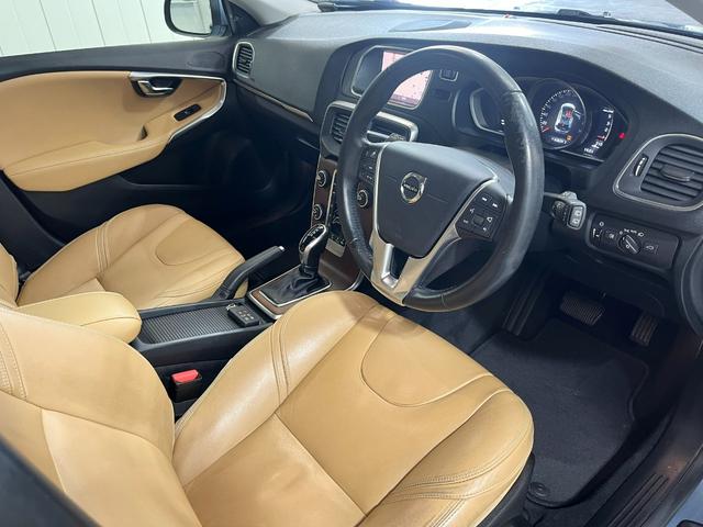 ボルボ　V40　Ｄ４　インスクリプション