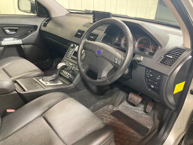 ボルボ　XC90　ベースグレード