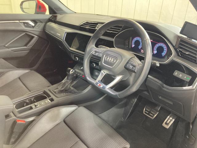 アウディ　Q3　３５ＴＤＩクワトロ　Ｓライン