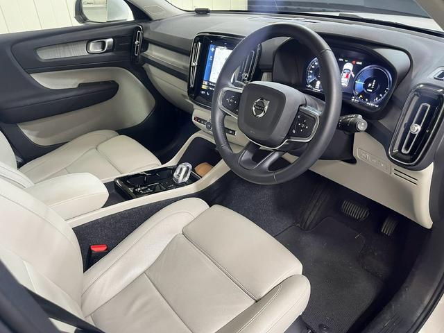 ボルボ　XC40　リチャージ　ＰＨＶ　Ｔ５　インスクリプション