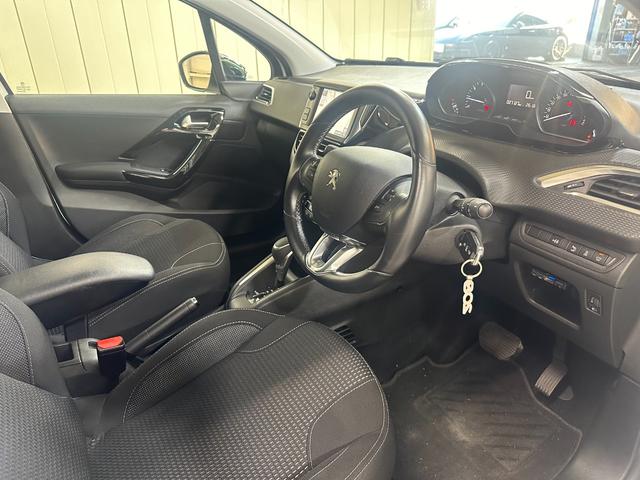 プジョー　208　アリュール