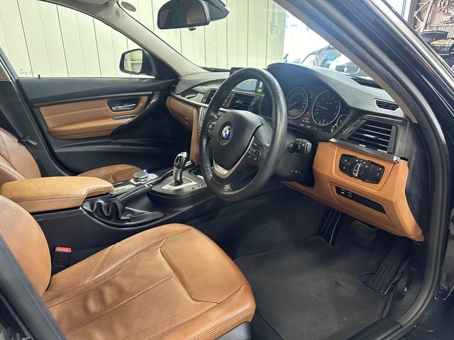 BMW　３２０ｉツーリング　ラグジュアリー