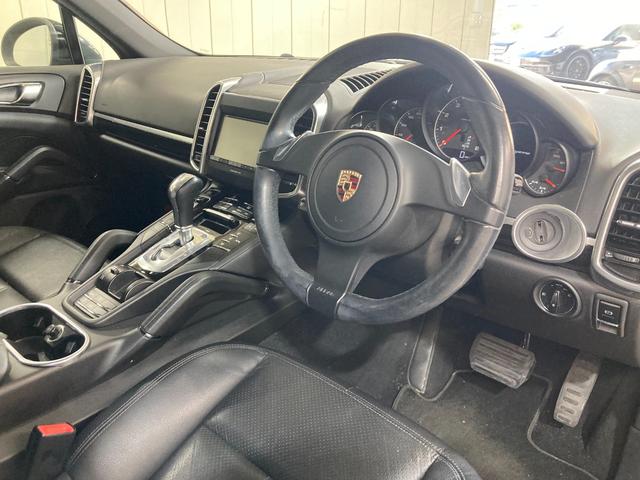 ポルシェ　カイエン　ベースグレード