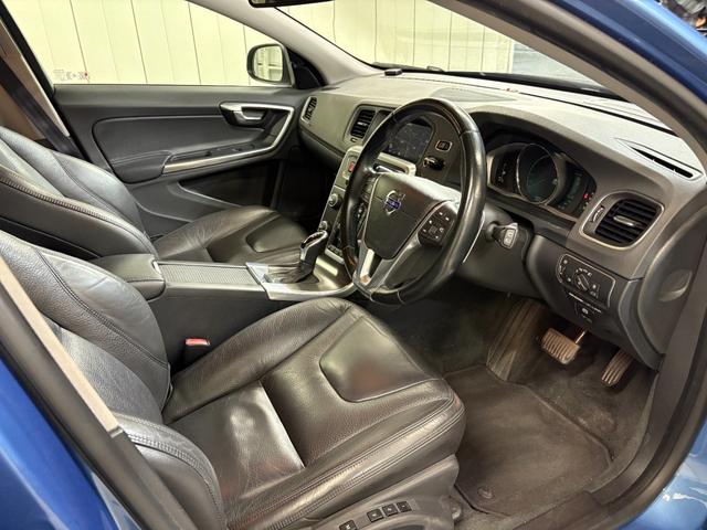 ボルボ　V60　Ｔ４　ＳＥ
