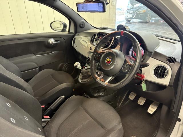 アバルト　595　ベースグレード