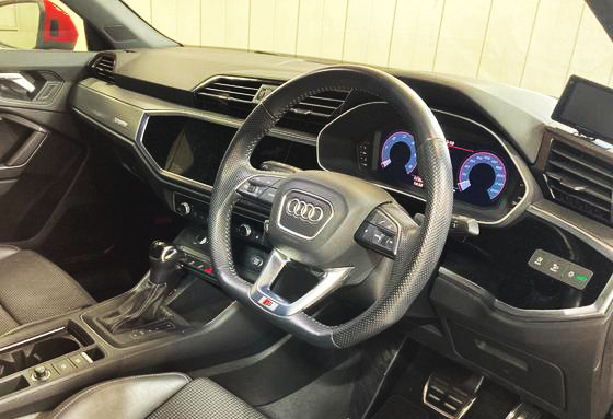 アウディQ3のインテリア