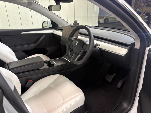 テスラ　モデルY　ベースグレード