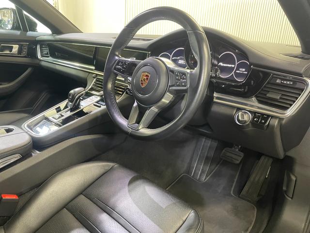 ポルシェ　パナメーラ　ベースグレード