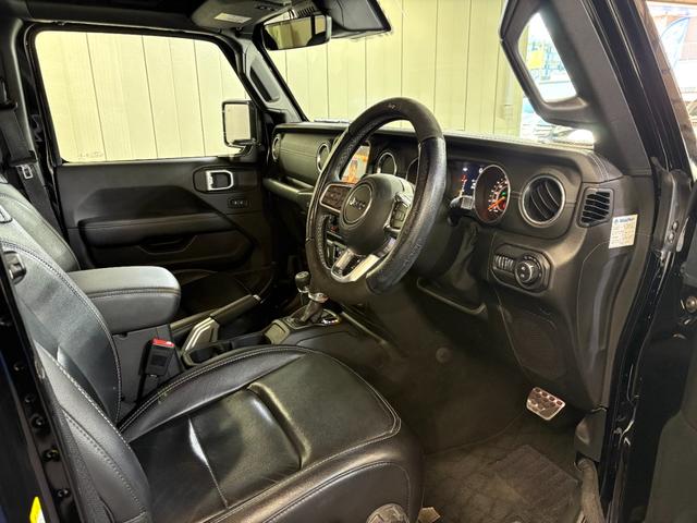 クライスラー・ジープ　ラングラーアンリミテッド　サハラ