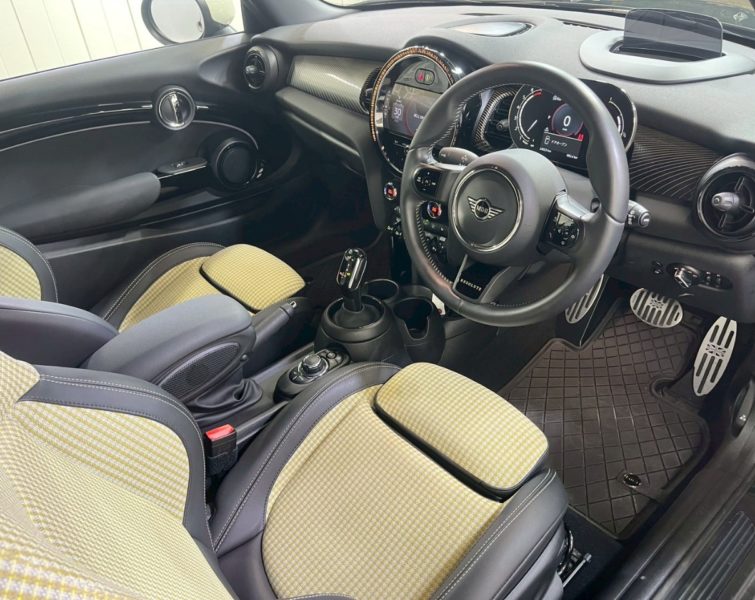 MINI　クーパーＳ　レゾリュート・エディション