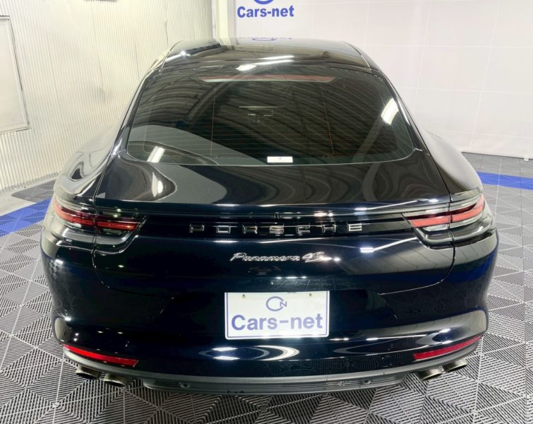 ポルシェ　パナメーラ　4S