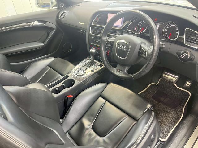 アウディ　RS5　ベースグレード