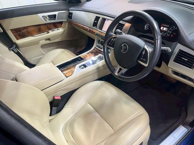 ジャガー　XF　２．０ラグジュアリー