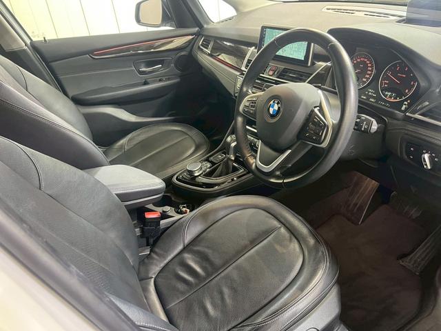 BMW　２１８ｄ　ｘＤｒｉｖｅアクティブツアラーラグジュアリ